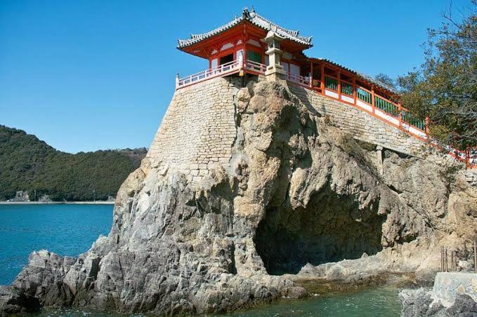 城跡石垣上の絶景古民家宿 鞆城茶屋庵 Tomo エクステリア 写真